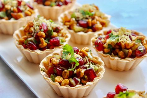 Chaat Party, Katori Chaat, Street Food At Home, Food Restaurant Design, Chat Recipes, Eggplant Sandwich, Chats Recipe, Street Food Restaurant, Tasting Party Ideas