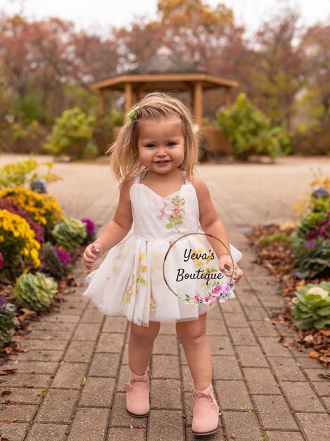 Birthday Party Photoshoot, Note Embroidery, Embroidery Placement, White Flower Girl Dress, First Birthday Dress, First Birthday Dresses, Party Photoshoot, Dress Fairy, Fairy Dresses