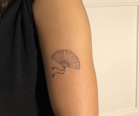 Simple Fan Tattoo, Pamaypay Tattoo, Spanish Fan Tattoo Flamenco, Fan Tattoo Placement, Vintage Fan Tattoo, Small Fan Tattoo, Spanish Fan Tattoo, Hand Fan Tattoo, Toe Tattoo