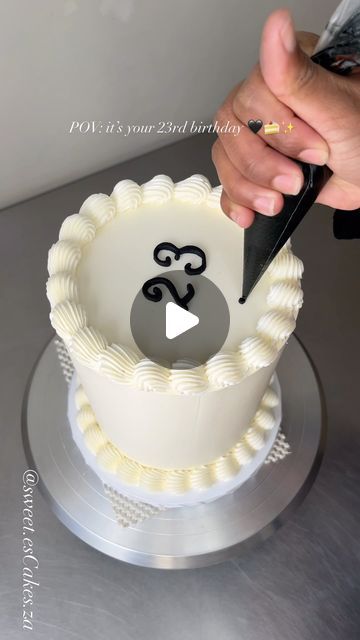 Wilton Tips, Heart Wedding Cakes, White Birthday Cakes, Cake Piping, Wilton Cakes, Cake Trends, Happy Morning, Piping Tips, Get Happy