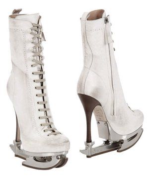 gastt en Twitter: "White Ice Skate-Inspired Boots from Dsquared2 Fall 2011 https://t.co/O2GcUca19S" / Twitter Ankle Leather Boots, Dsquared2 Women, Dr Shoes, Ice Skate, Shoe Inspo, Zipper Boots, Pretty Shoes, Ice Skating, Cute Shoes