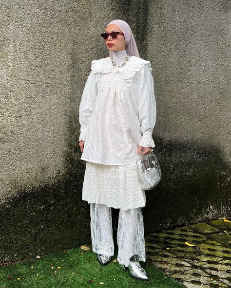 White Layering Outfit, Skirt Layering Outfit, Shirt Thrift, Eid Ul Adha Mubarak, Outfit Repeater, Glass Bag, Thrifted Fashion, Dress Over Pants, Bag Transparent