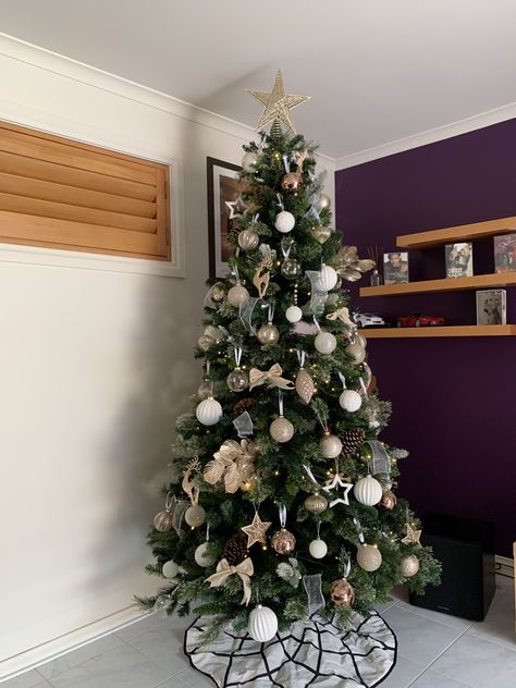 Nude Christmas Tree, Christmas Tree Decorating Themes, Christmas Tree Decorating, Tree Themes, Decorating Themes, A White Christmas, Tree Decorating, Christmas Tree Themes, House Furniture