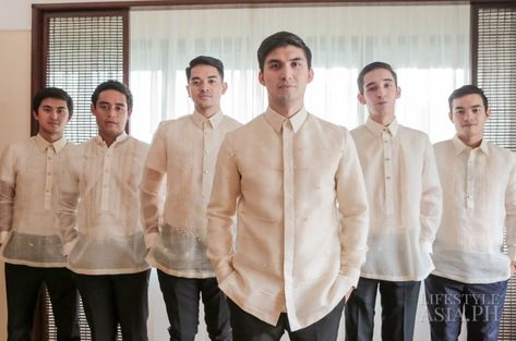 Barong Tagalog Wedding, Barong Wedding, Wedding Guest Outfit Men, Filipiniana Wedding Theme, Filipiniana Wedding, Bridesmaid Poses, Filipino Wedding, Suits Groom, Groom And Groomsmen Suits