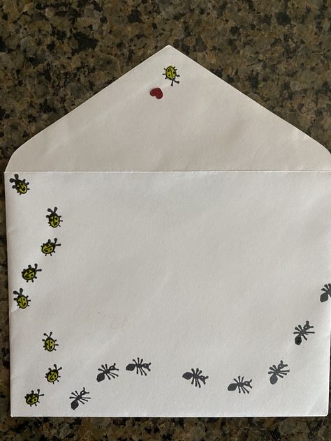 Envelope Art Flowers, Decorated Envelopes Creative, Doodles On Envelopes, Envelope Drawing Doodles, Decorated Envelopes Snail Mail, Envelope Decorating Ideas, Envelope Decoration Ideas, Envelope Doodle, Ideas Cartas