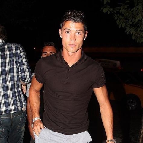 Cristiano Ronaldo Young, Cristiano Ronaldo Style, Ronaldo Photos, Ronaldo Pictures, Messi Fans, Cristino Ronaldo, Cr7 Messi, Ronaldo Junior, Football Players Images