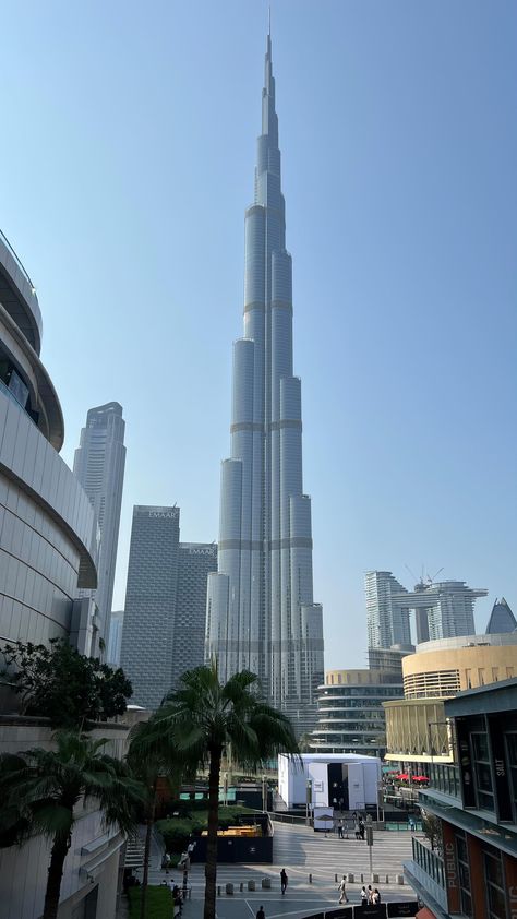 the balcony view of the Apple Store in the Dubai Mall. | Instagram The Dubai Mall, Balcony View, Dubai Mall, The Balcony, Apple Store, Middle East, Balcony, Jay, Dubai