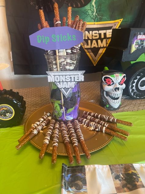 Dip Sticks Chocolate covered pretzels Monster Truck Treats, Monster Jam Birthday Party, Monster Jam Birthday, Monster Jam Party, Candy Kabobs, Monster Trucks Birthday Party, 4 Birthday, Covered Pretzels, Truck Birthday