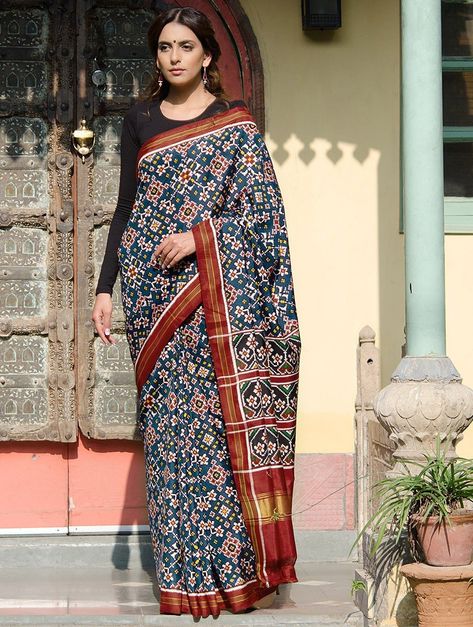 20 Sarees From Across India That Every Woman Should Have In Her Wardrobe Phulkari Saree, Patola Silk Saree, Khadi Saree, Patola Saree, Salwar Kamiz, Ethnic Sarees, Jamdani Saree, Casual Saree, Printed Saree