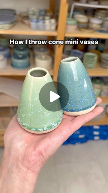 Ceramic Videos, Mini Vases, Wheel Throwing, Clay Vase, Pottery Techniques, Thrown Pottery, Mini Vase, Pottery Wheel, Contemporary Ceramics