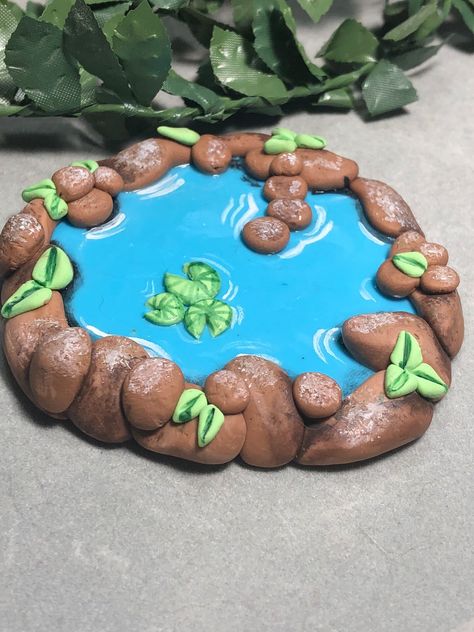 Fairy Garden Terrarium Miniature Pond - Polymer Clay Handmade Polymer Clay Fairy Garden Diy, Homemade Fairy Garden Ideas, Clay Pond, Miniature Clay Art, Clay Fairy Garden, Fairy Garden Design Ideas, Snail Garden, Fairy Dollhouse, Clay Diys