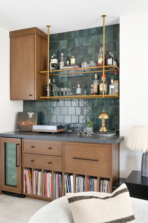 Modern Bar Area, Mid Century Kitchen Cabinets, Modern Wet Bar, Green Tile Backsplash, Green Backsplash, Mid Century Modern Bar, Modern Basement, Mid Century Interior, Mid Century Modern Kitchen