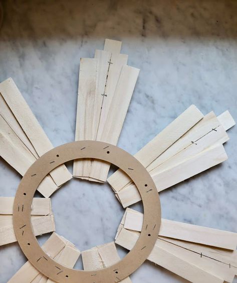 DIY wood shim sunburst wreath - My Sweet Savannah Diy Sunburst Wall Decor, Shims Projects Ideas, Christmas Mirror Decorations Ideas, Wood Shim Wall Art, Christmas Mirror Decorations, Shim Art, Spring Egg Wreath, Sunburst Wall Decor, Moss Wreath Diy