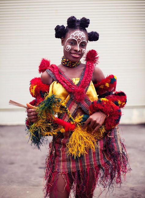 Ekpe culture of Cross River state. Akwa Ibom Cultural Attire, Cross River Traditional Attire, Efik Traditional Attire For Women, Efik Traditional Attire, Nigerian Traditional Dresses, 18th Century Dresses, Igbo Bride, Nigerian Culture, Short Wrap Skirt