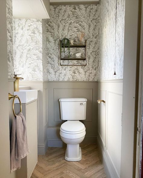 Victorian Home Bathroom, Victorian Bathroom Decor, Diy Powder Room, Decor Storage Ideas, Powder Room Reno, Small Downstairs Toilet, Cloakroom Toilet, Downstairs Cloakroom, Toilet Room Decor