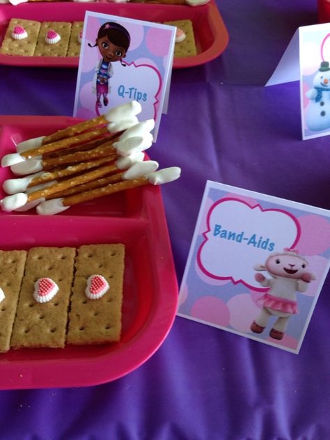 Doc McStuffins birthday party snacks Doc Mcstuffins Birthday Party Ideas Cake, Doctor Birthday, Lila Party, Party Ideas Birthday, Doc Mcstuffins Birthday Party, Doc Mcstuffins Party, Doc Mcstuffins Birthday, Birthday Party Snacks, Fun Birthday Party