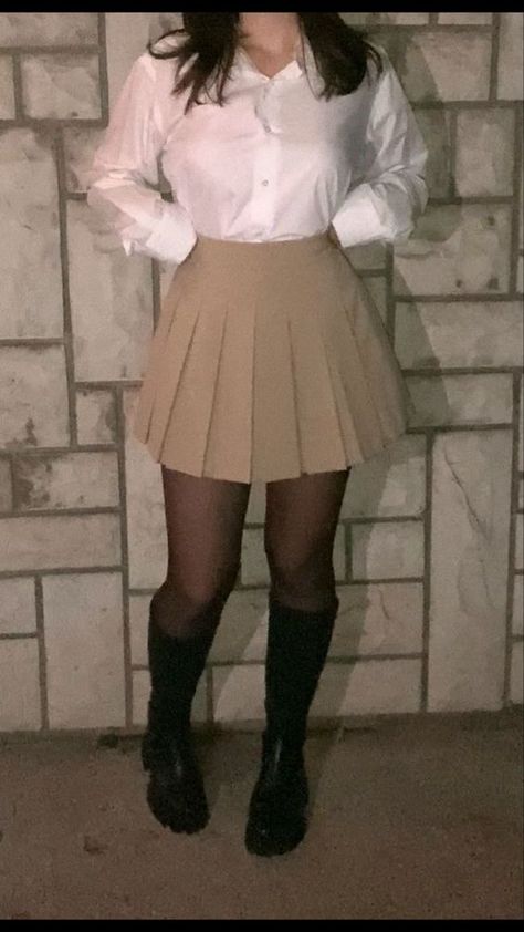 Tan Skirt White Top Outfit, Outfits With A Brown Skirt, Tan Skirt Outfit Winter, Formal Beige Outfit, Khaki Skirt School Uniform Outfit, Outfit With Beige Skirt, Outfits With Beige Skirt, Outfits With Khaki Skirt, Beige Skirt Outfit Aesthetic