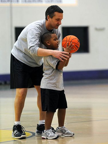 Sports - Basketball Coaching Basketball Sports Photography, Fun Basketball Team Photos, Basketball Photography Outdoor, Basketball Ground, Boys Playing Basketball, Kids Playing Basketball, Coach Basketball, Basketball Training Equipment, Basketball Videos