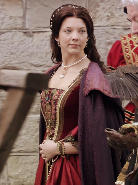 Anne Boleyn + every costume from The Tudors (3/?) Anne Boleyn Natalie Dormer, Anne Boleyn Aesthetic, Natalie Dormer Anne Boleyn, The Tudors Costumes, Anne Boleyn The Tudors, Anna Boleyn, The Tudors Tv Show, Tudor Series, Extravagant Outfits