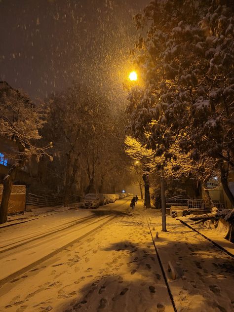 Midnight Asethic, Fall Asethic, Ryan Core, Modern Bungalow Exterior, Rain Wallpapers, I Love Rain, Night Walks, Night Sky Photography, Bungalow Exterior