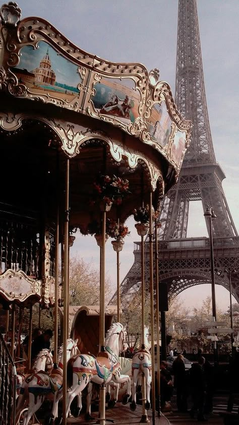 Eiffel Tower Merry Go Round, Marry Go Round Aesthetic, Merry Go Round Aesthetic, Carousel Wallpaper, In Paris Aesthetic, Merry Go Round Carousel, Proposal Party, Eiffel Tower At Night, Dark Circus