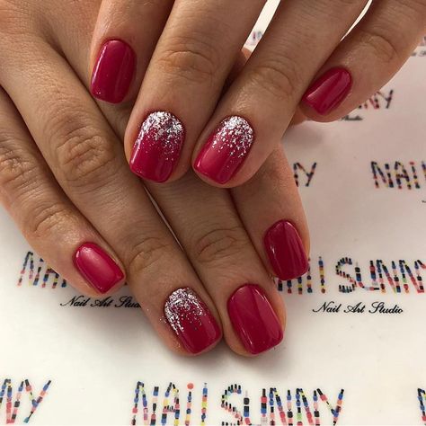 Sns Xmas Nails, Red Wedding Nails Bridesmaid, Red Dip Nail Designs, Holiday Nails New Years Sparkle, Sns Red Nails, Red Silver Christmas Nails, Red Dipped Nails Ideas, December Nail Ideas Short, Short Gel Nails Red