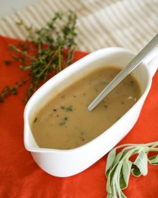 Fat-Free Gravy - Macrostax Turkey Gravy Without Drippings, Roast Turkey Gravy, Homemade Turkey Gravy, Making Turkey Gravy, Turkey Gravy Recipe, Herb Turkey, Diet Dinner Recipes, Turkey Recipes Thanksgiving, Turkey Gravy