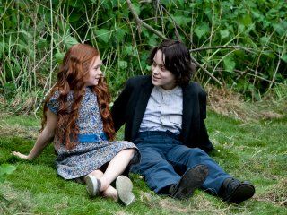 Lily and severus......You can see the love in Severus's eyes. It must be painful to loose the girl of your dreams to your enemy. Especially if you met her first. Lily And Severus, Snape Y Lily, Severus And Lily, Severus Sneep, Severus Snape Lily Evans, Snape And Lily, Severus Rogue, Snape Harry Potter, Snape Harry