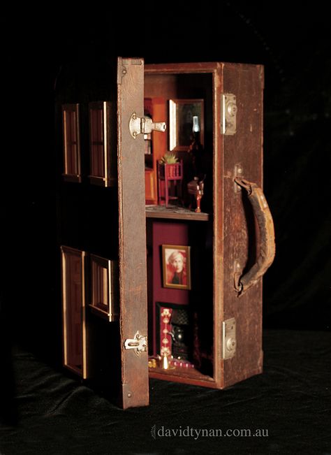 Suitcase Dollhouse - Victorian Style inside a timber engineer's box. www.suitcasedollhouse.com Suitcase Art, Mini Doll House, Dollhouse Projects, Found Object Art, Built In Shelves, Theater, Miniature Houses, Assemblage Art, Book Nooks