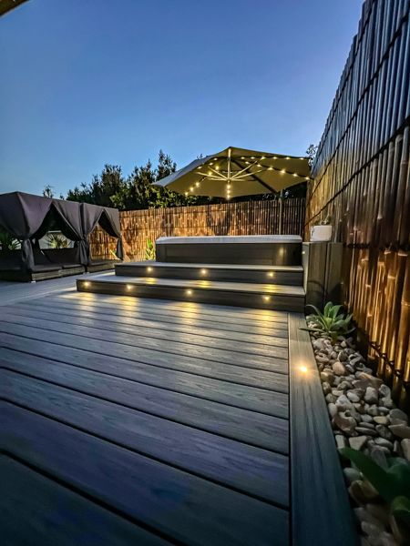 Hear from the Ballard’s Carpentry team about their recent #TrexTransformation in New South Wales. Hot Tub Deck Ideas, Swim Spa Deck, Hot Tub Deck Design, Deck Stair Railing, Deck Maintenance, Hot Tub Landscaping, Tub Deck, Multi Level Deck, Hot Tub Deck