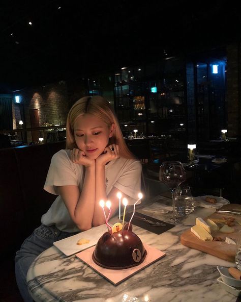 Rosé Girlfriend Material, Rose Bp, Rosé Birthday, Birthday Roses, Rosé Instagram, Rosé Aesthetic, Park Rosé, Rose Blackpink, Bday Girl