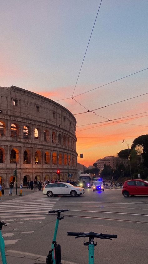 Rome Italy Aesthetic, Bella Roma, Italy Vibes, Moving To Italy, Road Trip Places, Italy Trip, Breathtaking Places, Italy Aesthetic, Rome Travel