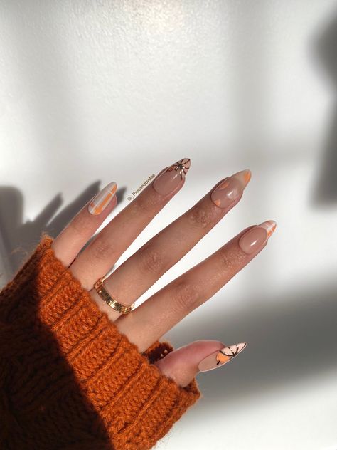 Pumpkin and leaf nail art Thanksgiving Nails Almond Shape, Thanksgiving Nails Gel, Thanksgiving Nails Almond, Orange Nail Set, Thanksgiving Nails Easy, Thanksgiving Nails Color, Thanksgiving Nails Design Fall, Orange Ombre Nails, November Nail Designs