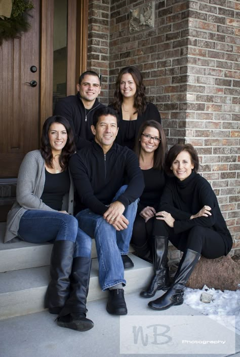 Adult Family Photos, Winter Family Photography, Family Photo Outfits Winter, Large Family Photos, Winter Family Photos, Fall Family Photo Outfits, Family Portrait Poses, Family Picture Poses, Photography Winter