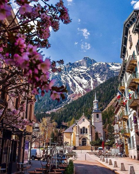 Why Chamonix France is worth Visiting. - O'Luminous Chamonix France, Annecy France, Europe Aesthetic, Voyage Europe, Zermatt, City Travel, Beautiful Places To Visit, France Travel, Travel Life