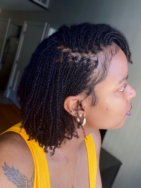 Microlocs With Braids, Natural Hair Micro Twist, Micro Locs Installation, Microlocs Loose Ends, Micro Locs With Loose Ends, Mini Locs Hairstyles, Micro Twists Natural Hair Short, Mini Dreads, Micro Locks Hair Styles