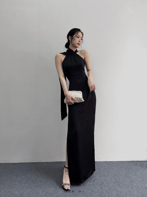 One Piece Gaun Dress, Korean Formal Dress Classy, Elegant Dresses Classy White, Simple Elegant Dresses Classy Chic Formal, Dior Dress Elegant Classy, Black Dress Korean Style Formal, Classy Black Dress Formal, Old Money Formal Dress, Black Dress Classy Formal