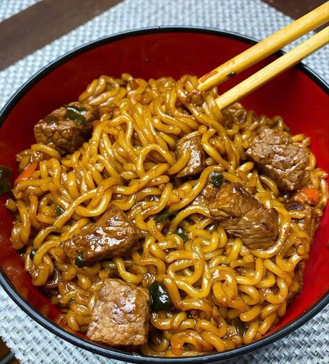 Food For Night, Food For 2 People, Dumpling Ramen, Yummy Noodles, Noodle Recipes Easy, Soul Food Dinner, Night Food, Healthy Food Dishes, Noodles Recipe