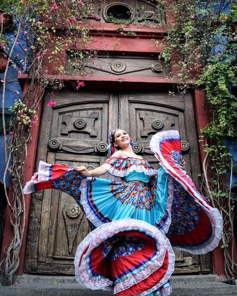 Costa Rica Traditional Clothing, Mexican Traditional Clothing, Folklorico Dresses, Brand Aesthetics, Mexican Folklore, Traditional Mexican Dress, Ballet Folklorico, Mexican Culture Art, Beautiful Flower Tattoos