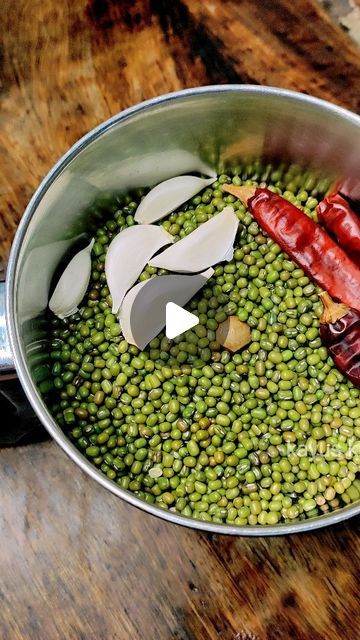 Kayus Kitchen on Instagram: "Grind Green Gram Try this New Healthy recipe , Trust me u will love it ❣️ Lunch Box Series Episode 6 ❣️  Ingredients   Things to be roasted n coarsely grinded :- Green gram 1/4 cup Garlic with skin 6 cloves  Red chillies 3 Cumin seeds 1/2 tsp  Pepper 1 tsp  Few curry leaves  Peanut oil 2 tbsp  Cumin seeds 1 tsp  Onion 2 medium size, finely chopped  Tomato 2 , medium size roughly chopped  Salt to taste  Rice 1 cup, soaked for 15 mins  ( I hv used Seeraga samba Rice ) Water 2.5 cups  ( 2 cups water for Rice n 1/2 cup water for dal ) Ghee 1-2 tsp Salt to taste   #kayuskitchen #pachaipayarusadam #greengrampulao #greengramrice #pachaipayarurice #pachaipayarupulao #greengramrecipes #lunchboxseries #lunchboxideasforkids #easylunchboxrecipes #reels #reelkarofeelkaro #c Green Gram Curry, Sabudana Recipes Videos, Green Gram Recipes, Oat Recipes Healthy Breakfast, Lunch Box Rice, Healthy Veg Recipes, Indian Lunch Box, Sabudana Recipes, Healthy Indian Snacks