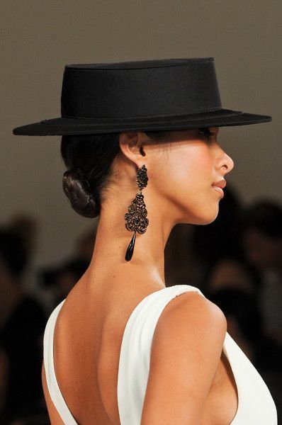 Lais Ribeiro, New York Spring, Elegant Hats, Fancy Hats, Wearing A Hat, Stylish Hats, Fascinator Hats, Fashion Fall, Fashion Tips For Women