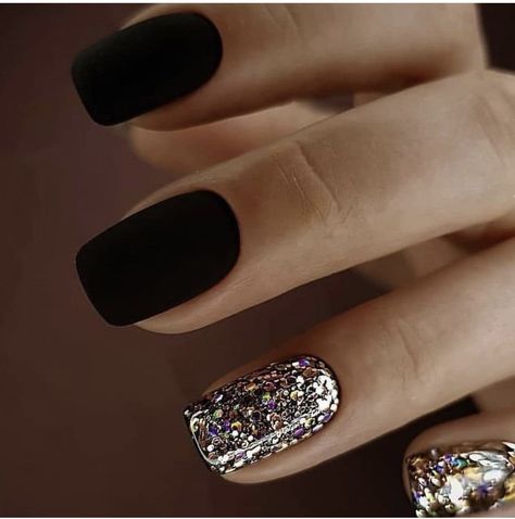 Black Nails With Sparkle Accent, Concert Nails Black, Popular Nails 2023, Black And Gold Glitter Nails, Black Sparkle Nails, Nye Nails, Black Nails With Glitter, Sassy Nails, Black Nail Polish