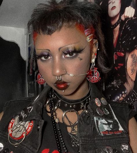 Punk Hair Black Woman, Poc Metalheads, Black Alt Hair, Punk Black Women, Black Alt Girl, Poc Goth, Black Alternative Girl, Black Goths, Black Goth Girl