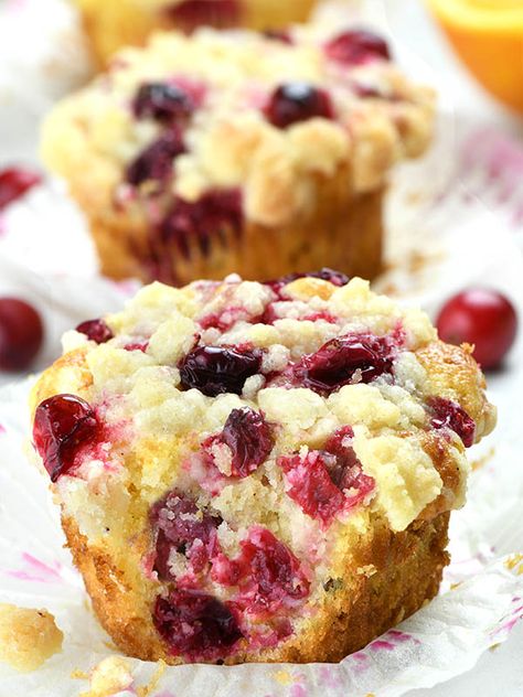 Cranberry Orange Muffins with Streusel Topping - OMG Chocolate Desserts Coffee Cake Muffin Recipes, Cranberry Orange Muffin Recipe, Lemon Blueberry Muffins Recipe, Muffins With Streusel Topping, Orange Muffin Recipe, Fruit Muffins, Peach Muffins, Cranberry Orange Muffins, Bakery Style Muffins