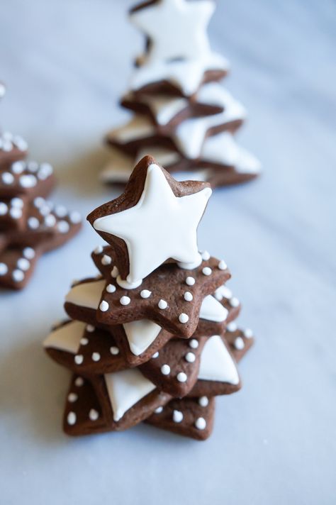 Clementine Gingerbread Cookie Trees - Bake at 350° Holiday Desserts Table, Lemon Cake Recipe, Winter Treats, Tree Cookies, Royal Icing Decorations, Star Cookies, Cookie Party, Gingerbread Cookie, Baking Blog