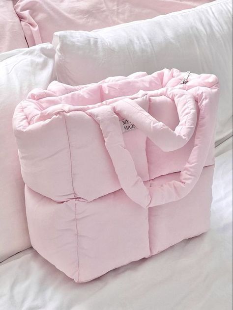 Puffer Tote Bag, Cute Luggage, My Style Bags, Pink Pilates, Girly Bags, Cute Handbags, Pink Girly Things, Pink Car, Quilted Totes