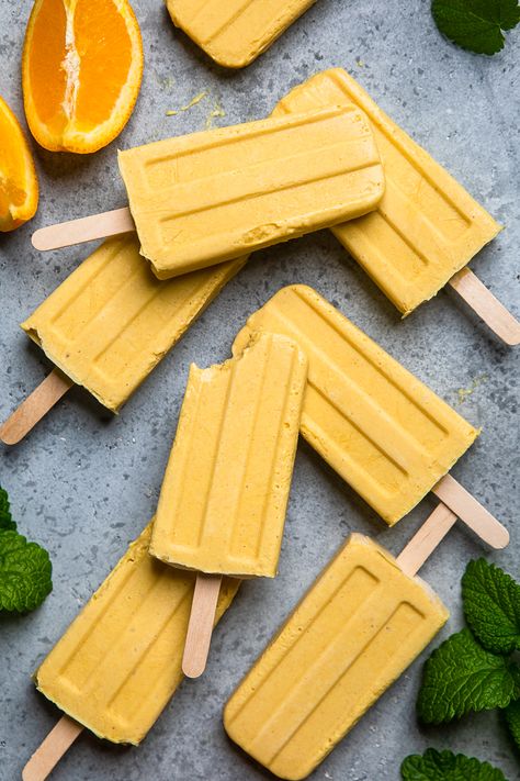 Vegan Orange Creamsicle Popsicles Vegan Orange Creamsicle, Coconut Milk Popsicles, Orange Popsicles, Ice Lolly Recipes, Milk Popsicles, Vegan Popsicles, Banana Popsicles, Summer Popsicles, Blueberry Lemonade