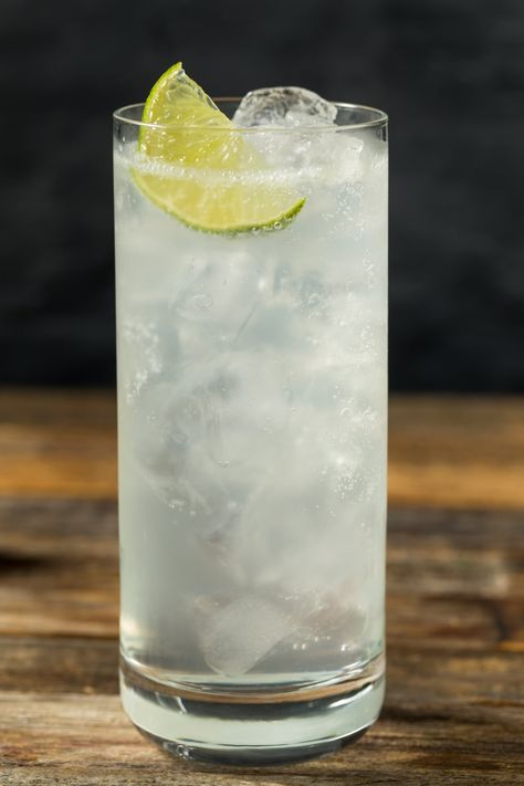 Lime Cocktail Recipes, Ranch Water Recipe, How To Make Ranch, Ranch Water, Low Calorie Cocktails, Best Tequila, Mexican Drinks, Tequila Drinks, Tom Collins