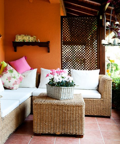 http://edwarddickinson.hubpages.com/hub/Tips-for-Decorating-a-Small-Lanai Small Lanai Decorating Ideas, Lanai Decorating Ideas, Three Season Porch Ideas, Lanai Decorating, Florida Lanai, Lanai Patio, Florida Decorating, Tropical Furniture, Three Season Porch