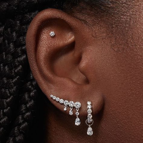 Hoco Jewelry, Minimalist Ear Piercings, Beautiful Diamond Earrings, Diamond Jewelry Earrings, Pretty Ear Piercings, Dynamic Movement, Maria Tash, Multiple Piercings, Diamond Huggies